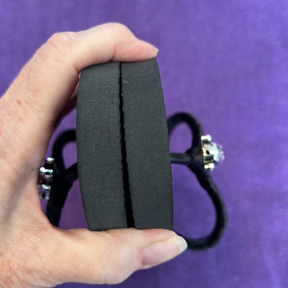 NWOT old navy size 5.5 customized black flip flops black ribbon Buddha charm - Picture 8 of 9